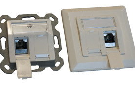 Anschlussmodule für Unterputz in Key­stone-Ausführung auch mit Abdeckplatten.